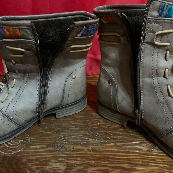 Funky Multicoloured boots - Picture 2 of 3